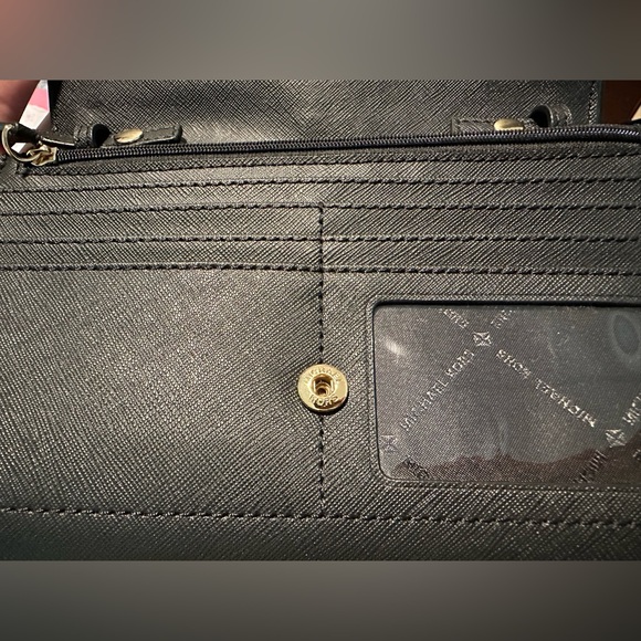 MICHAEL KORS Jet Set Charm LG MF XBODY CLUTCH LEATHER Black - Picture 8 of 13